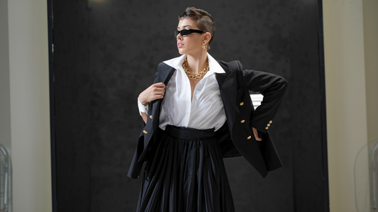 Build outfits that adapt with style: Master the mix of textures, silhouettes, and essentials to feel confident and comfortable any time of year.